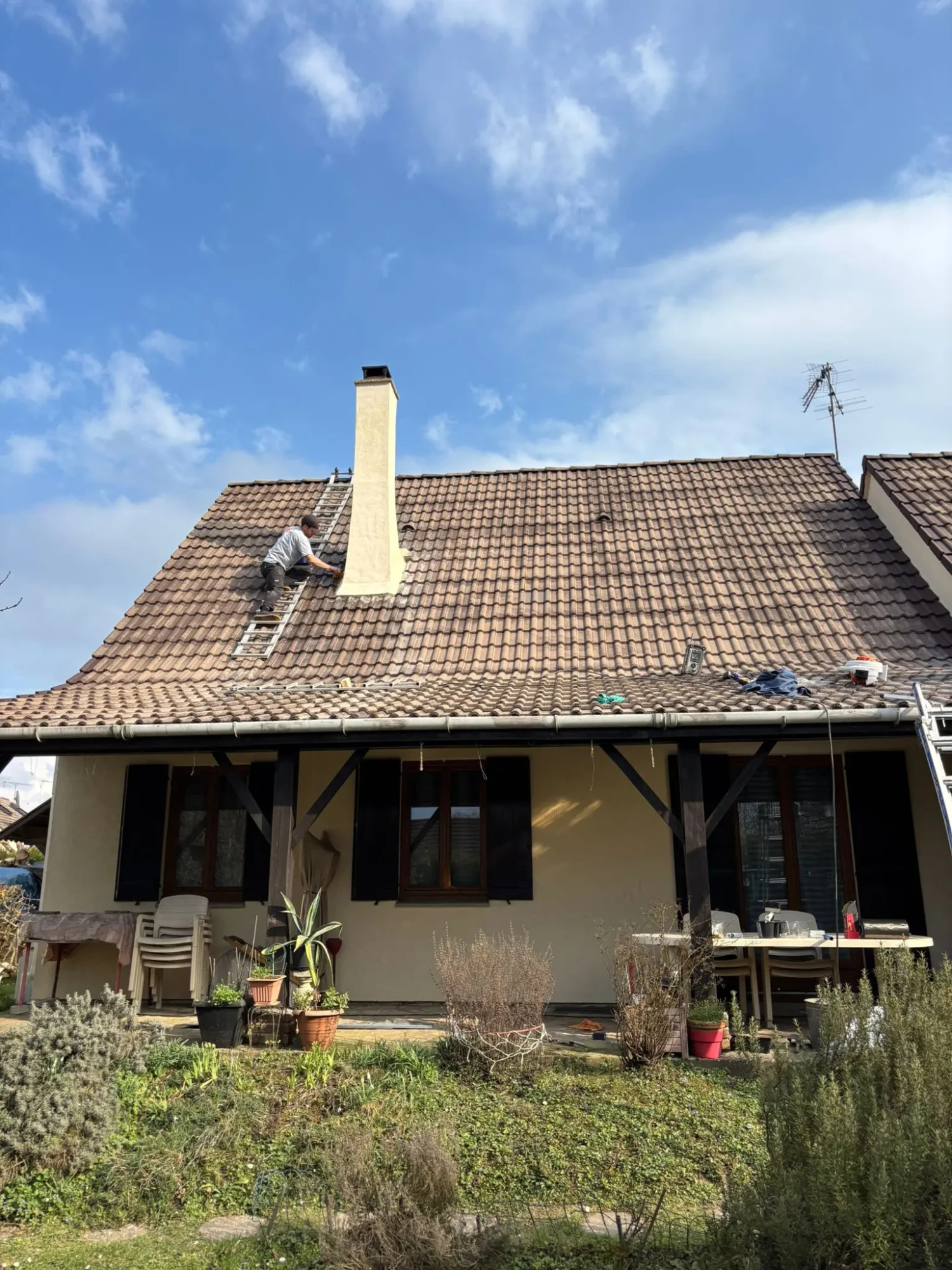 couvreur avon entreprise familiale de père et fils avec plus de 15 ans d’expérience, travaux de toiture sérieux, normes respectées et garantie décennale en Île-de-France