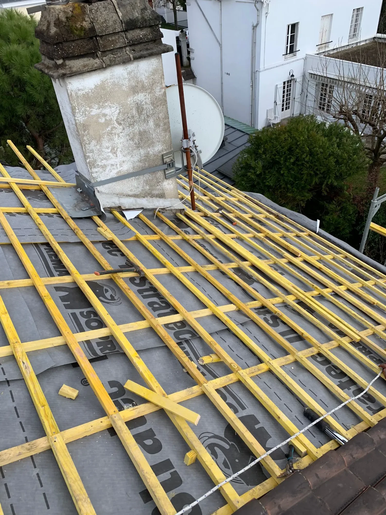 rénovation toiture avon avec traitement de l’étanchéité pour prévenir les infiltrations et protéger durablement l’habitation