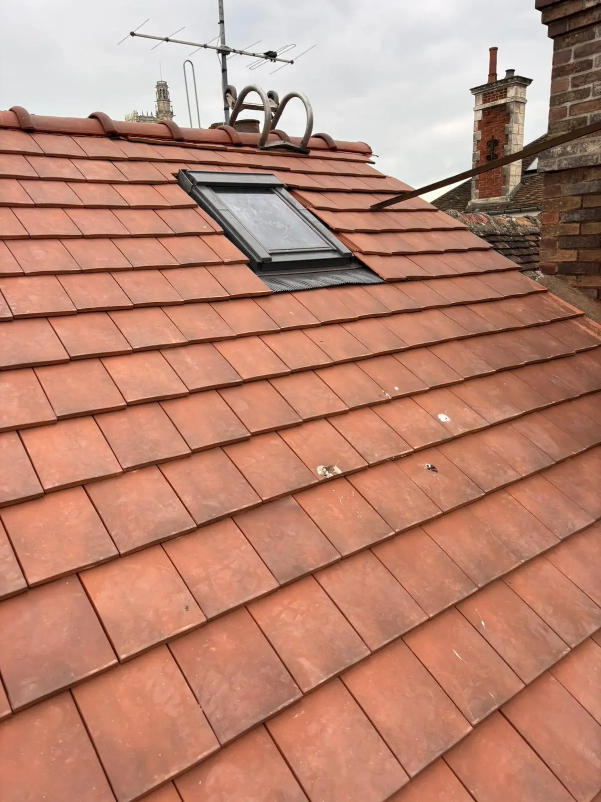 rénovation toiture avon avec pose de velux pour apporter luminosité naturelle et garantir une étanchéité parfaite