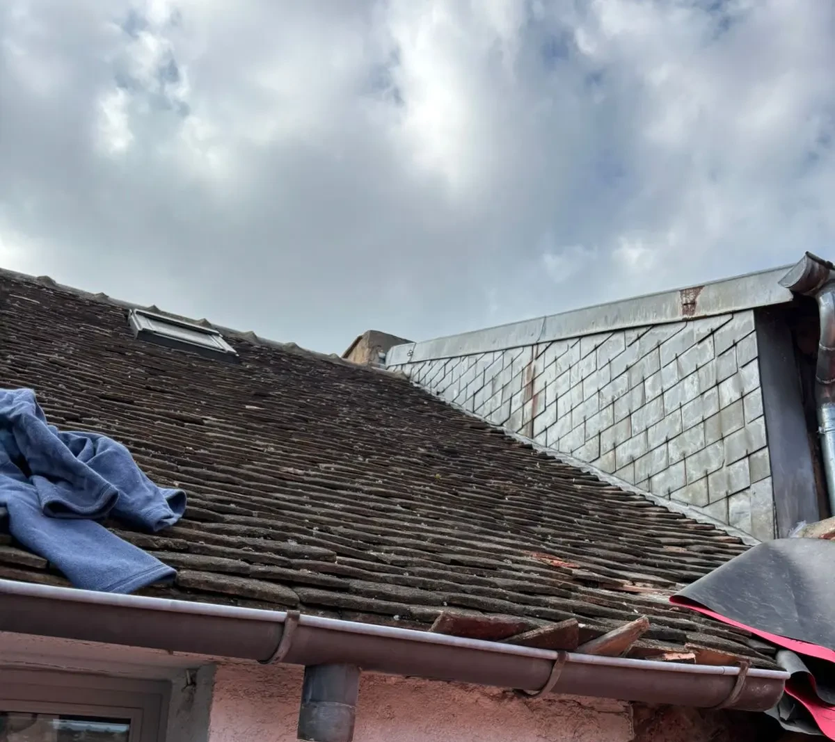 rénovation toiture avon avec recherche de fuite ciblée pour identifier l’origine des infiltrations sans dégrader la toiture